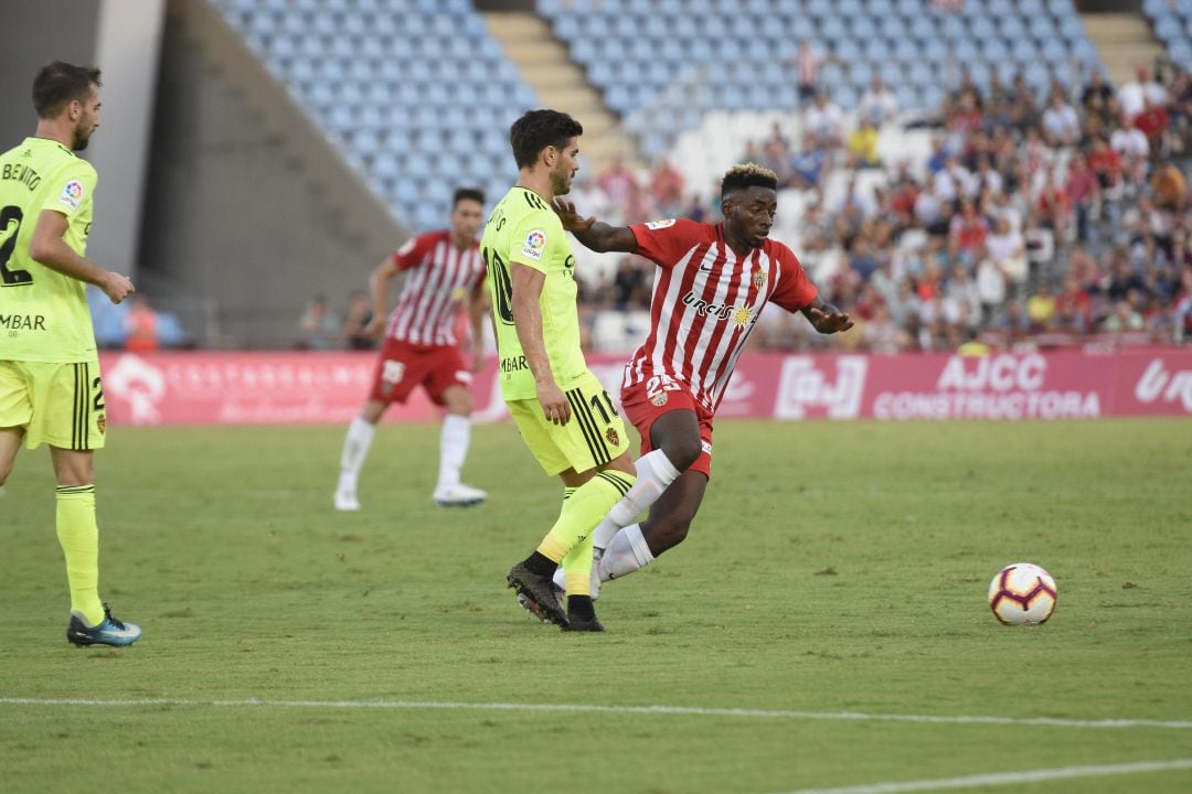 Yan Eteki en el partido ante el Zaragoza.