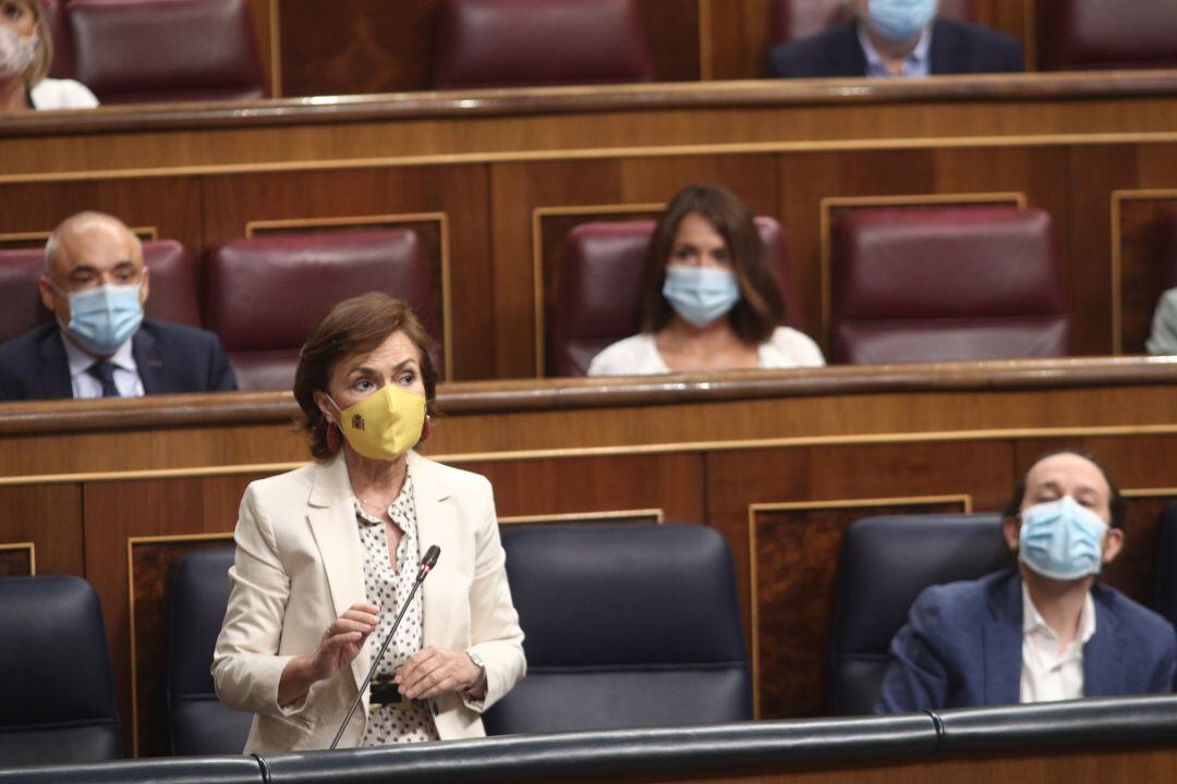 Carmen Calvo y Pablo Iglesias, durante la sesión de control al Gobierno. 