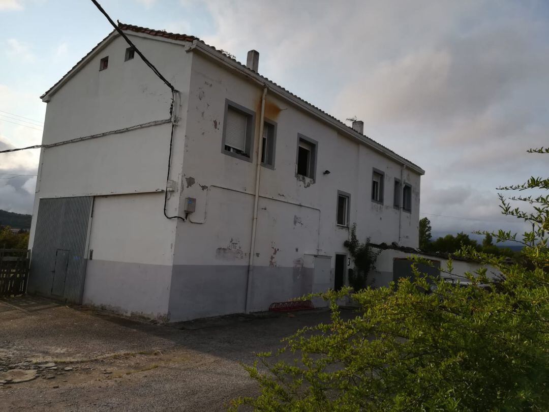 La propiedad quiere vender el edificio del albergue y las 22 personas que viven allí se ven en la calle a partir de este martes