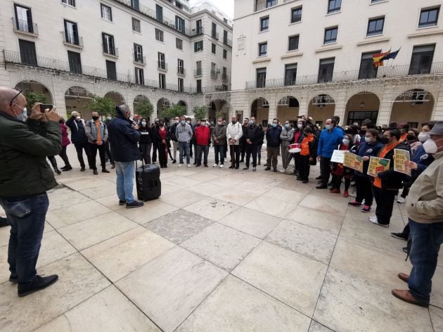 Momento de la lectura del manifiesto por parte de Alberto Agulló, presidente del AMPA del CEE El Somni