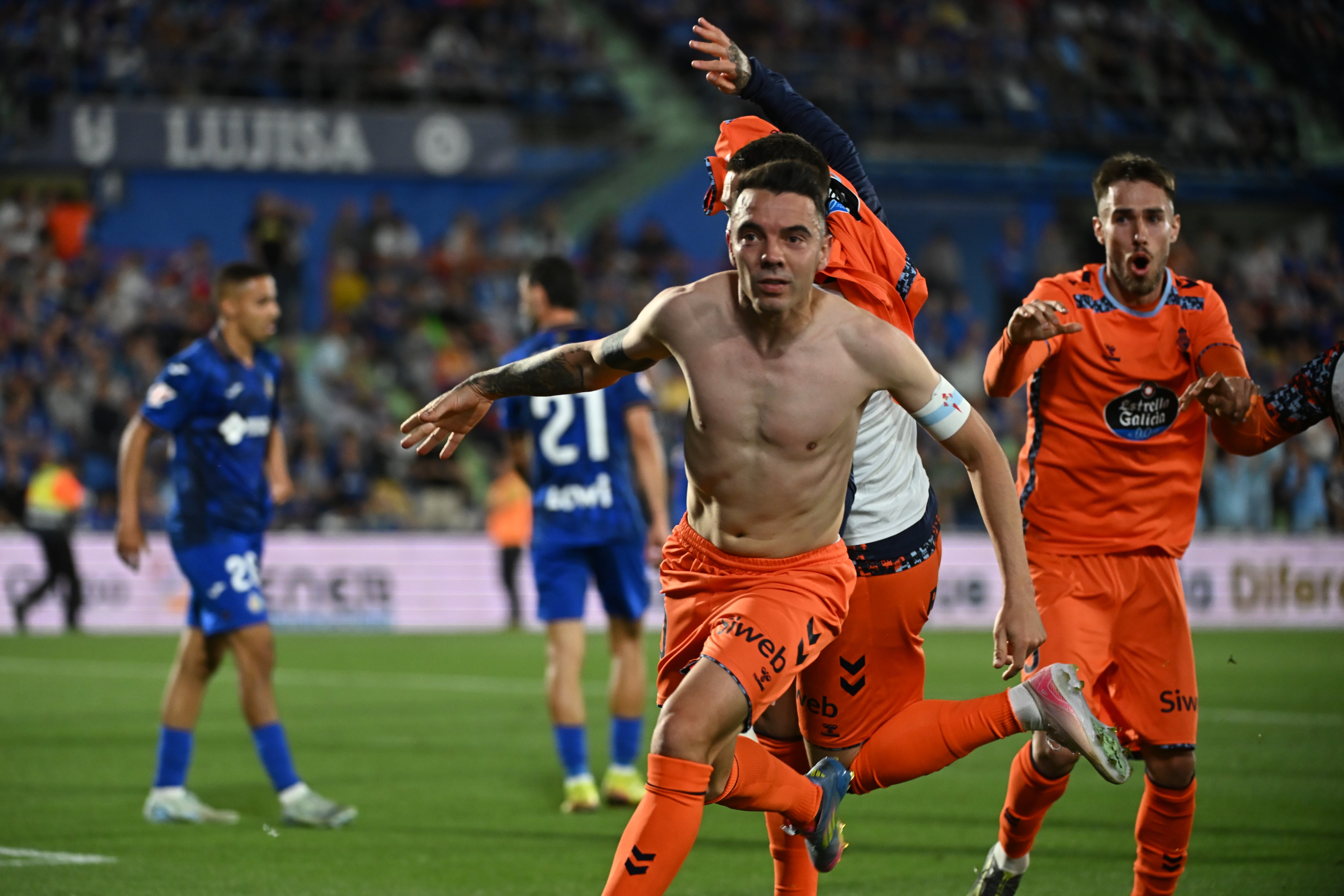 MADRID, 24/05/2025.- El delantero del Celta Iago Aspas celebra tras marcar el 1-2 el Getafe, durante el encuentro correspondiente a la jornada 38 de LaLiga EA Sports que Getafe CF y Celta de Vigo han disputado este sábado en el estadio Coliseum. EFE/Fernando Villar
