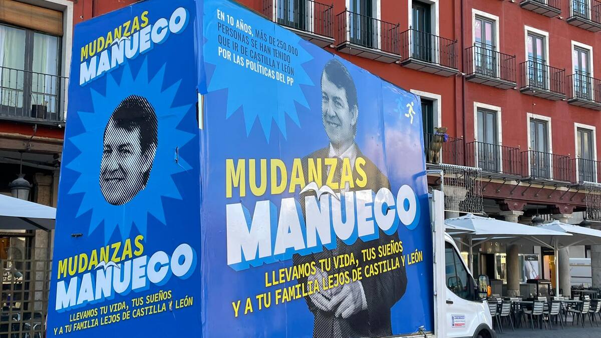 'Mudanzas Mañueco': Unidas Podemos despliega un camión para criticar las políticas del PP en Castilla y León