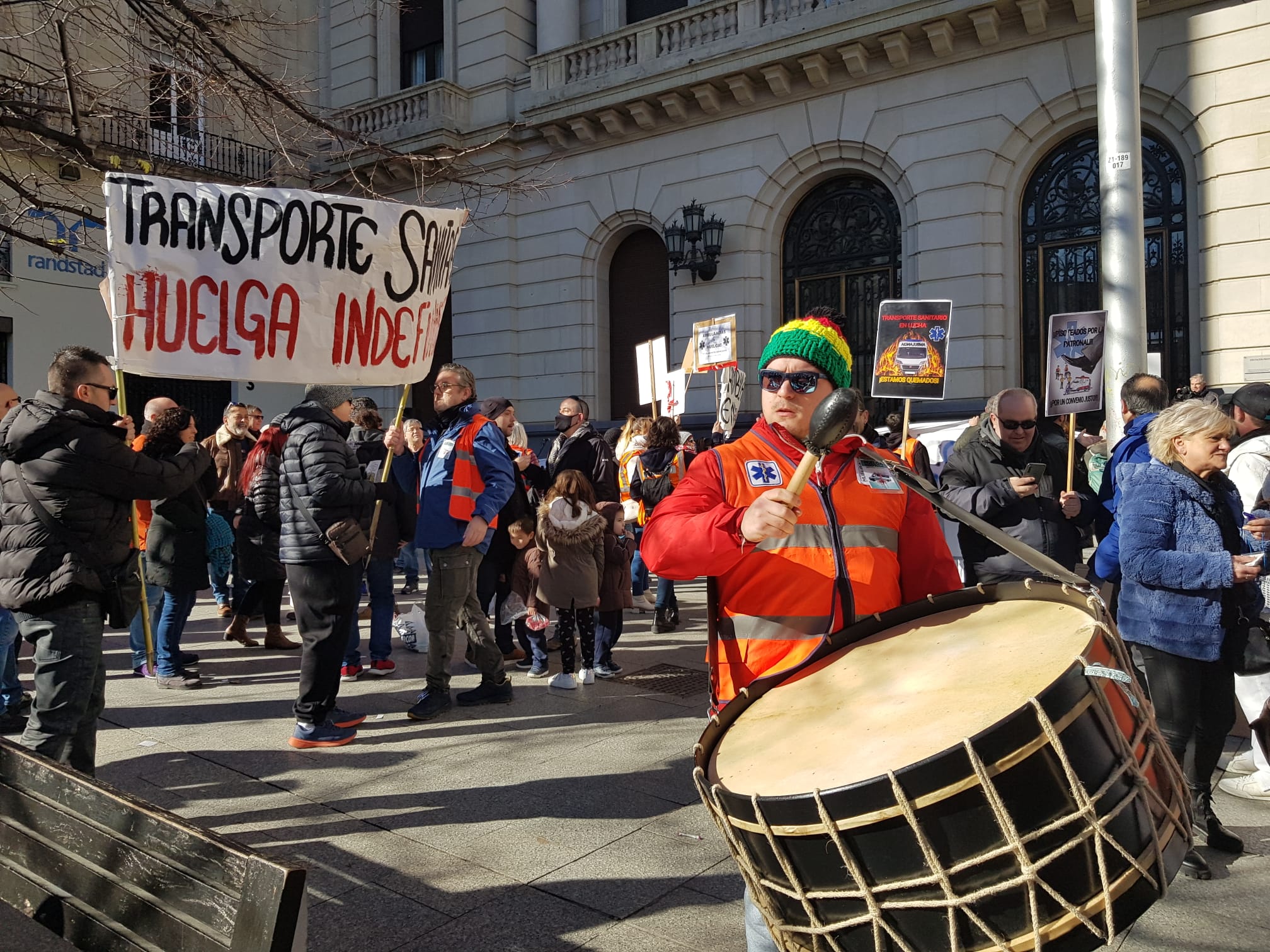 Momento de la protesta de los trabajadores del transporte sanitario