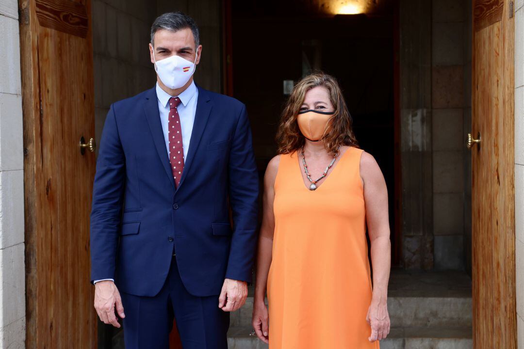 Pedro Sánchez, presidente del Gobierno, y Francina Armengol, presidenta de Balears.