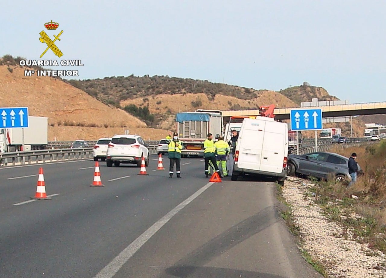 Investigan a una joven por el atropello del conductor de una furgoneta