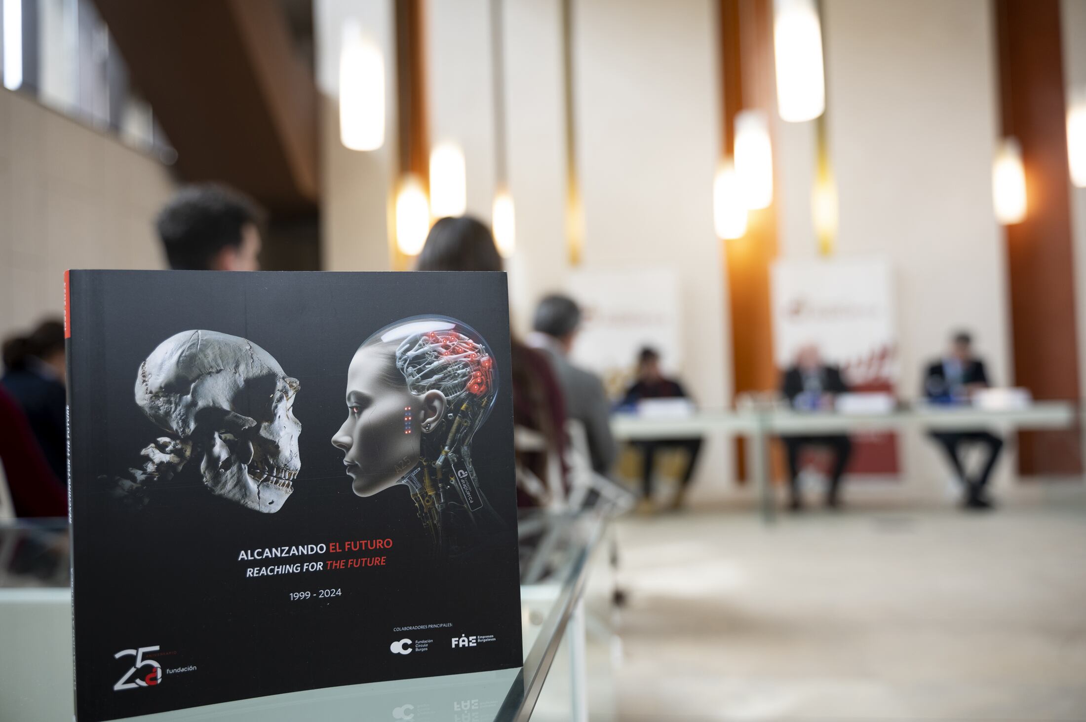 Libro que conmemora el 25 aniversario de la Fundación Atapuerca