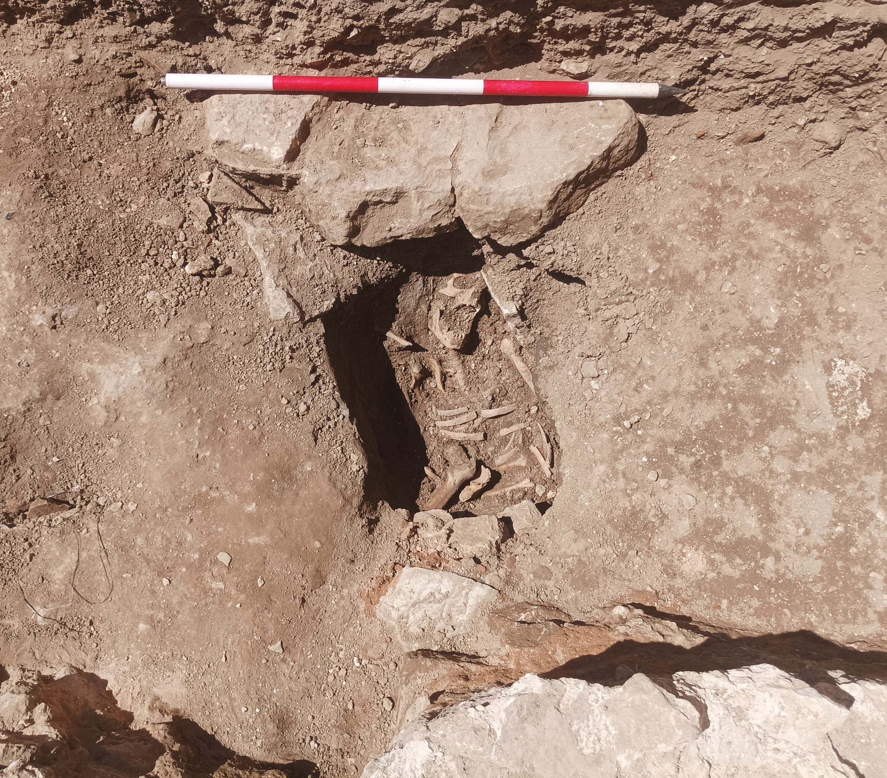 En las excavaciones se ha encontrado un osario en el claustro del monasterio