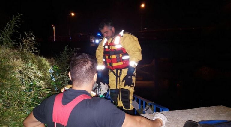 Los bomberos han sacado el cuerpo del agua