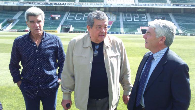 Trobbiani, a la izquierda, con Lezcano y Juan Serrano, presidente del Elche C.F.