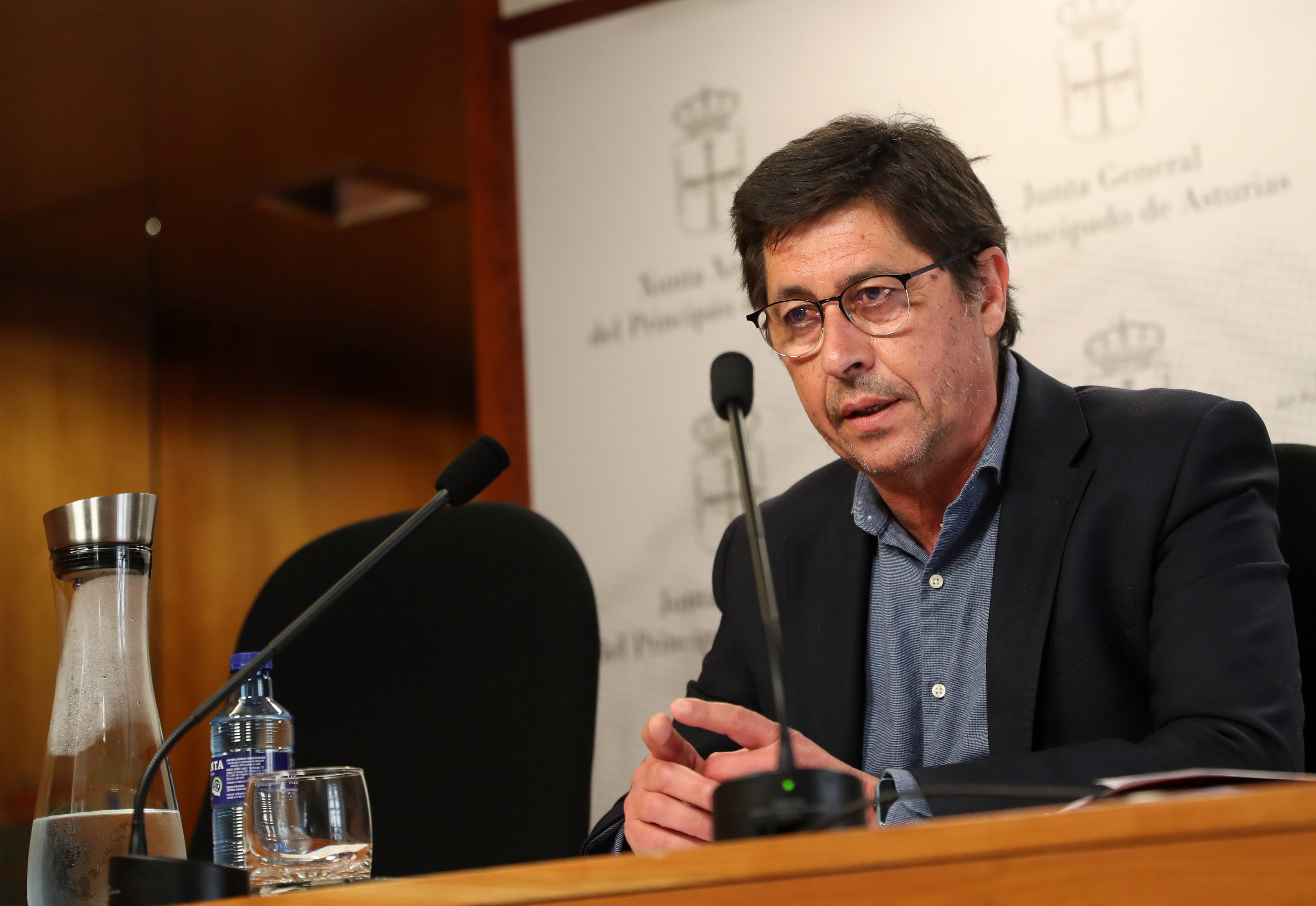 GRAF7543. OVIEDO, 06/05/2022.- El diputado en la Junta General del Principado Armando Fernández Bartolomé ofreció este viernes una rueda de prensa sobre su expulsión de Ciudadanos. EFE/J.L.Cereijido
