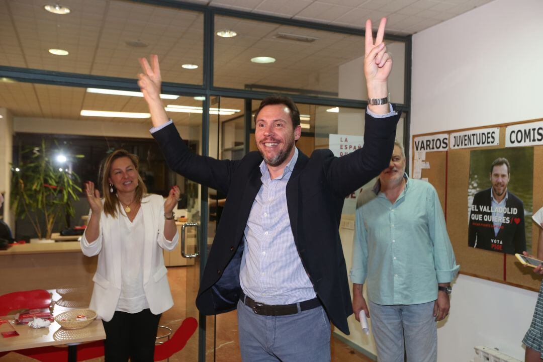 El candidato a la Alcaldía de Valladolid por el PSOE, Óscar Puente, comparece tras conocer los resultados electorales 	 
 