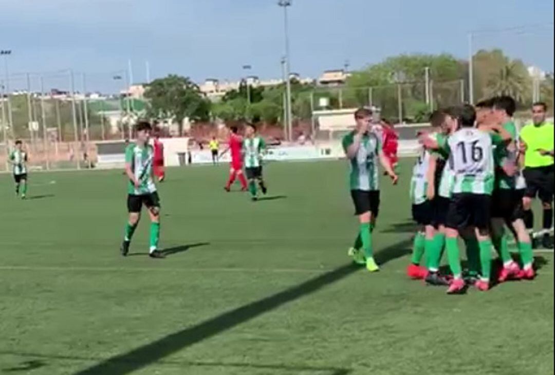 El conjunto ilicitano celebrando el primero gol del partido