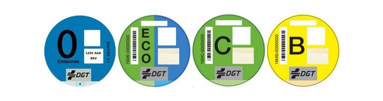 Los cuatro distintivos medioambientales de la DGT.