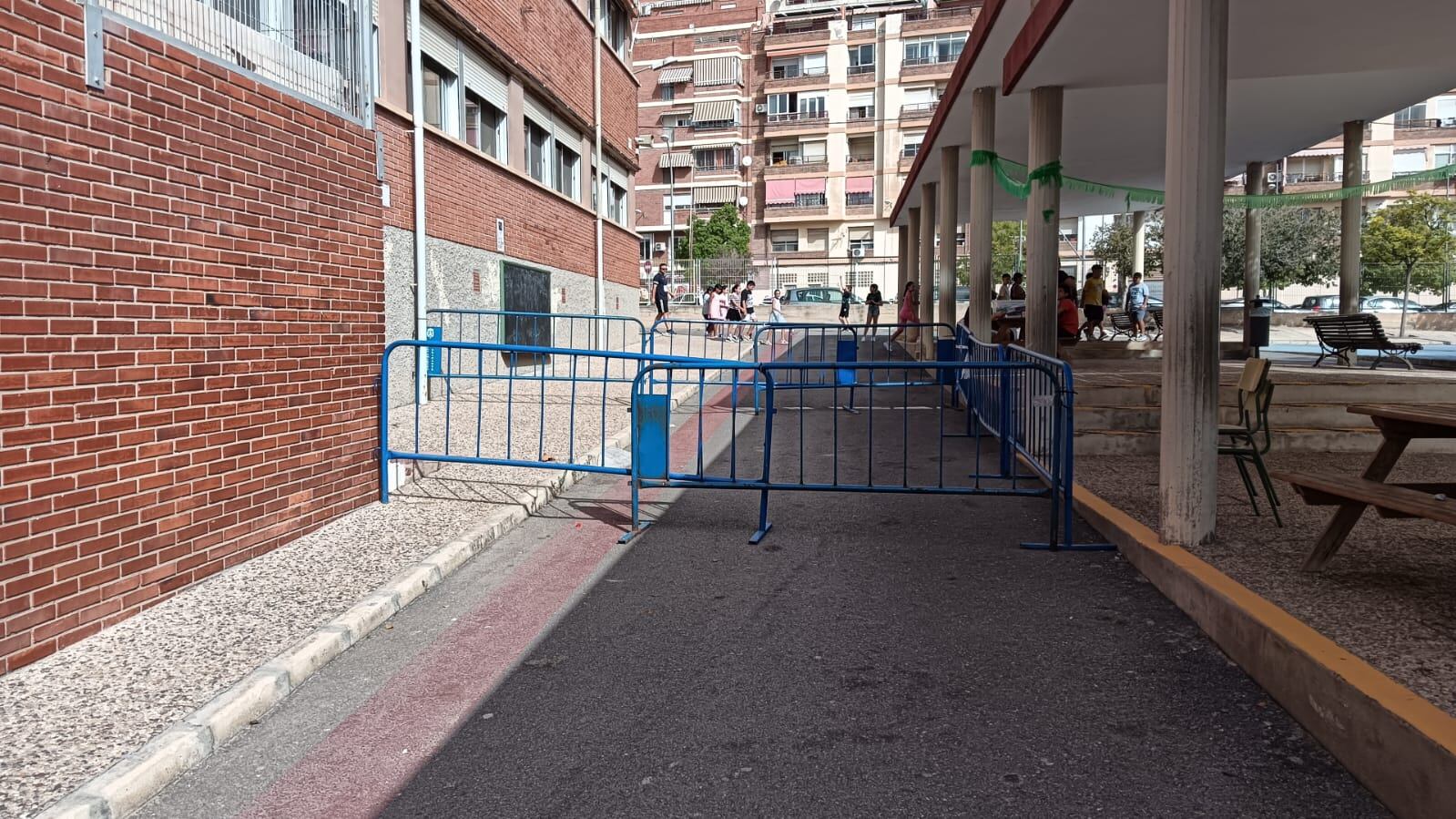 Patio vallado CEIP Óscar Esplá por desprendimientos