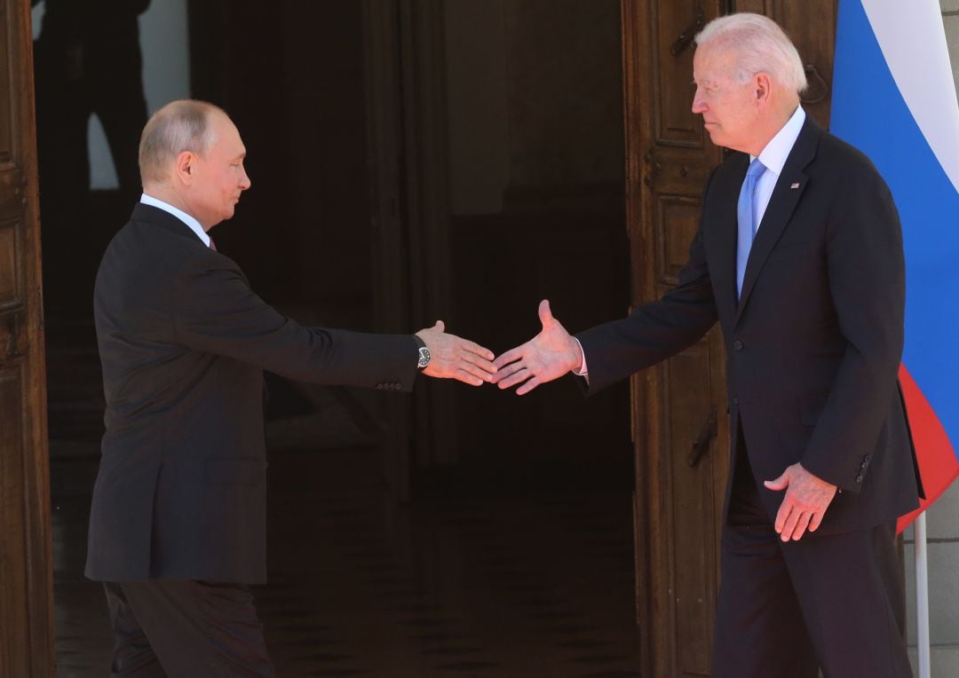 Vladimir Putin y Joe Biden, juntos en Ginebra.