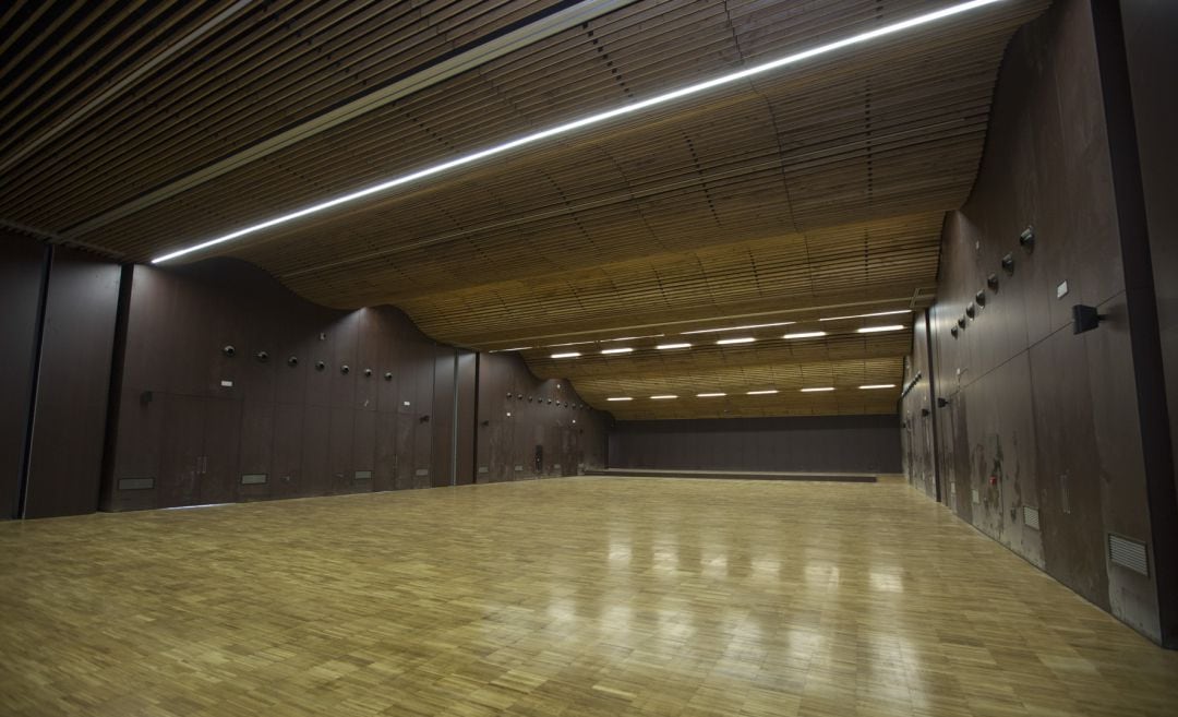 Interior del Espai Baladre en la playa de Gandia