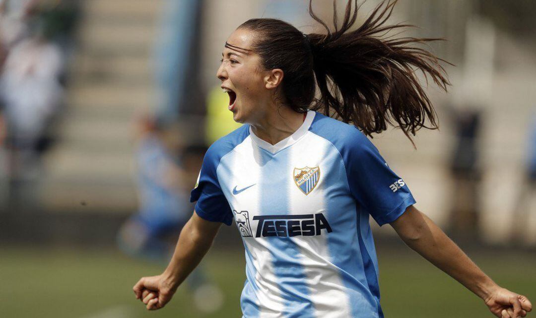 Cazalla celebra un gol esta temporada con el Málaga CF féminas