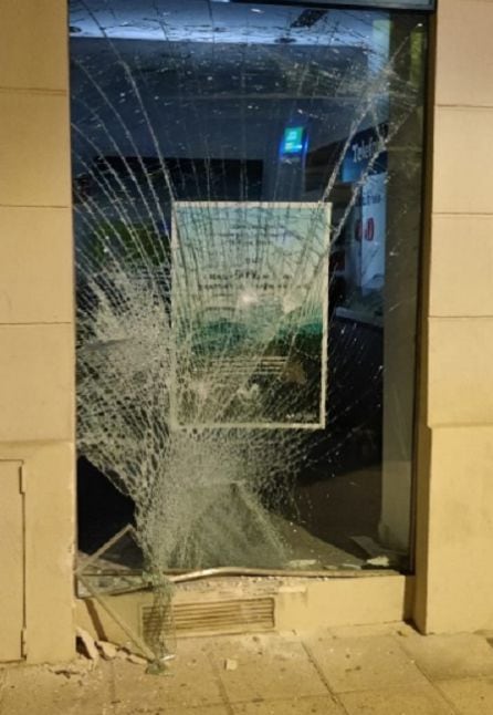 Intento de aluzinaje en un comercio de telefonía de Totana.