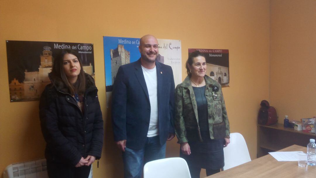 Los tres concejales en la sede del Grupo Municipal Popular antes de presentar su dimisión