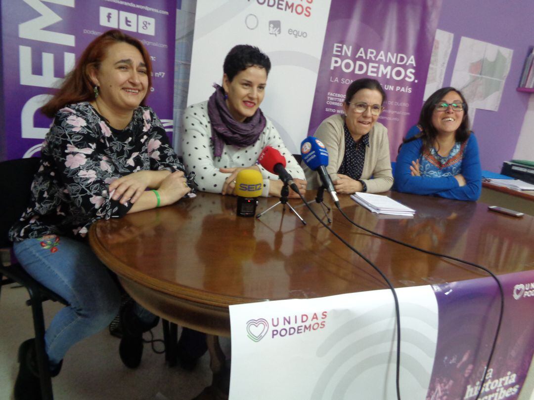 De izq. a dcha,  María Ángeles Pizarro, coordinadora comarcal de Podemos, Laura del Pozo, Lola Martín-Albo y Laura Domínguez,  cabezas de lista al Senado, Congreso y Cortes autonómicas por Burgos, respectivamente 