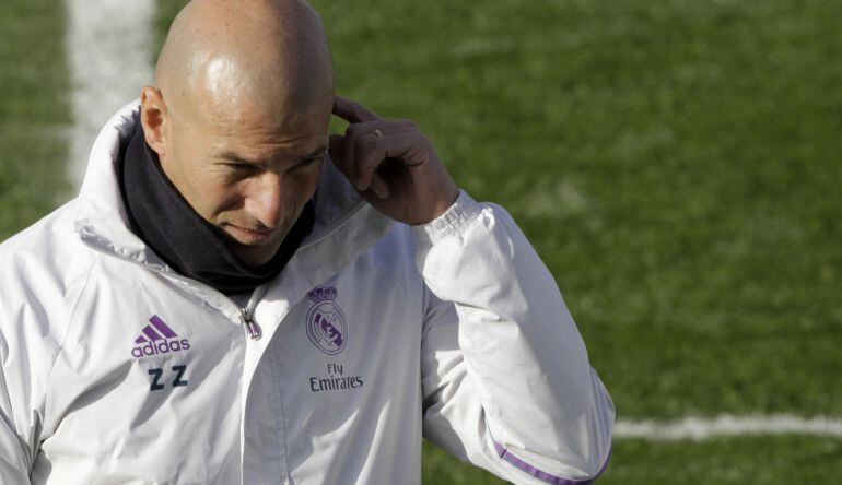 Zidane, en el entrenamiento del Real Madrid este martes