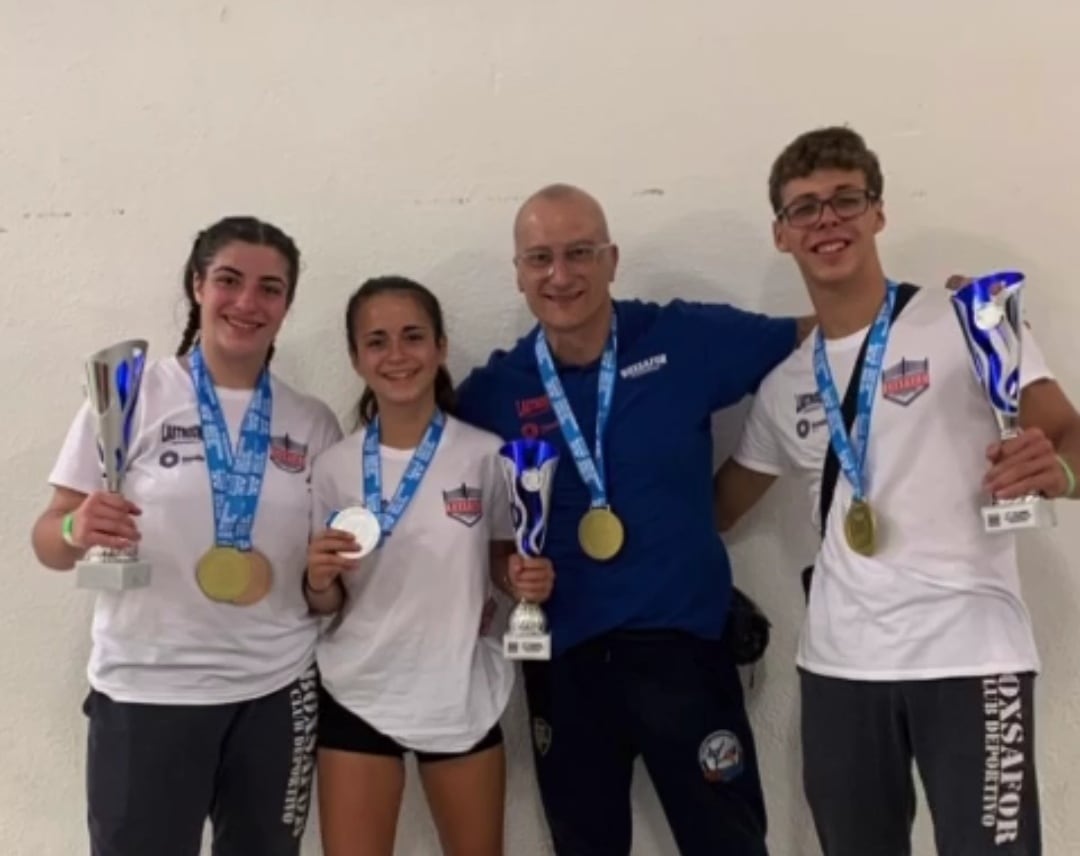 Deportistas del BoxSafor con sus medallas mundiales