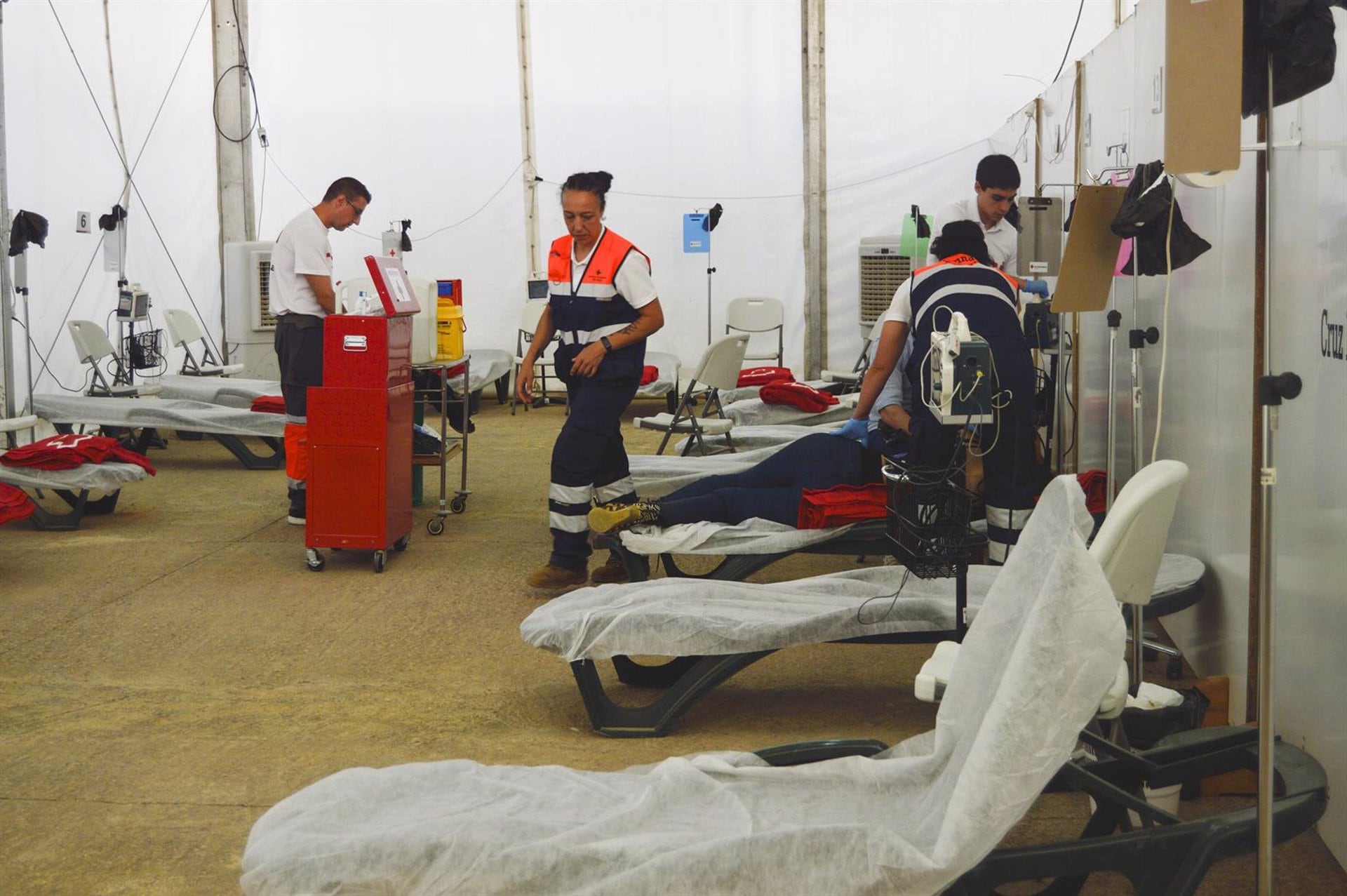 Puesto sanitario de Cruz Roja en la Feria de Córdoba