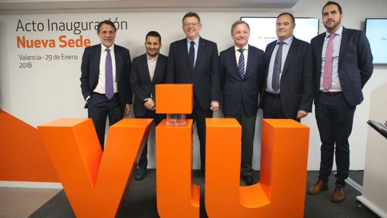 En la inauguración de la nueva sede de la VIU: (de izqda. a dcha.) José Crehueras, Pte. del Grupo Planeta; Conseller d'Educació, Vicent Marzà; Pte. de la Generalitat Valenciana, Ximo Puig; Delegado del Gobierno, Juan Carlos Moragues; Dtor. Gral de Planeta