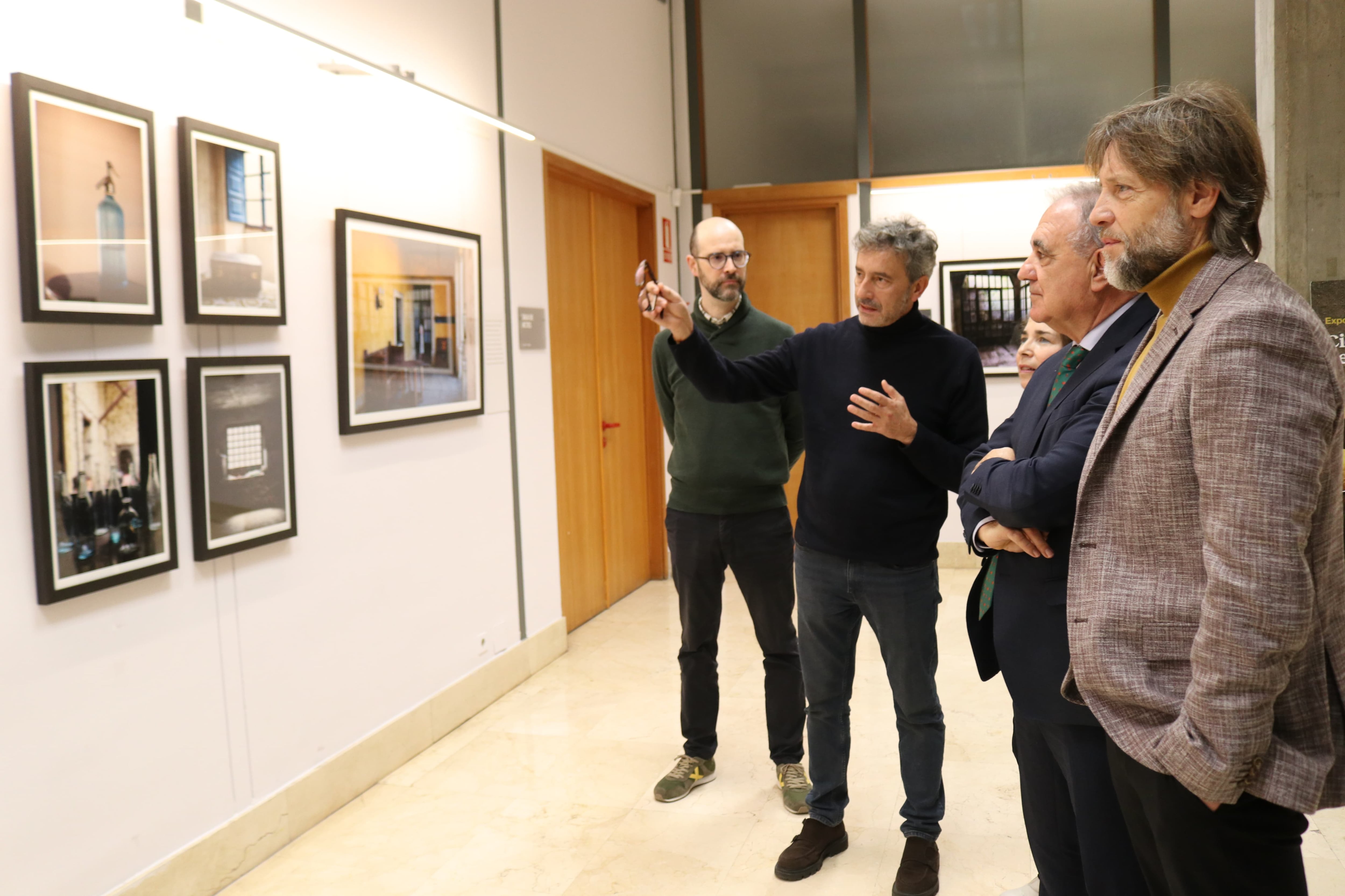 “Ciertos deslumbramientos”, la nueva muestra en la Biblioteca de Palencia que une fotografía y poesía