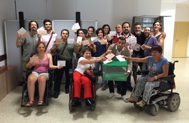 Miembros de La Ciudad Accesible de Granada piden accesibilidad real en actos electorales y la visualización del colectivo de personas con algún tipo de discapacidad en las listas