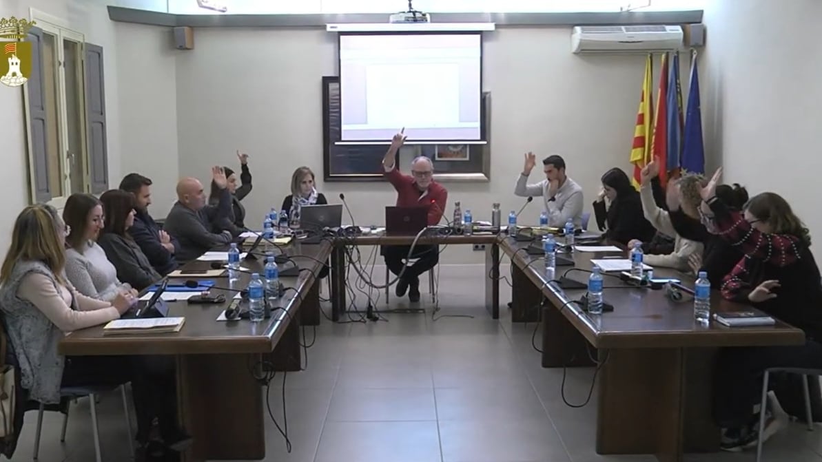 El edil junto a los concejales aprueban los presupuestos de 2026