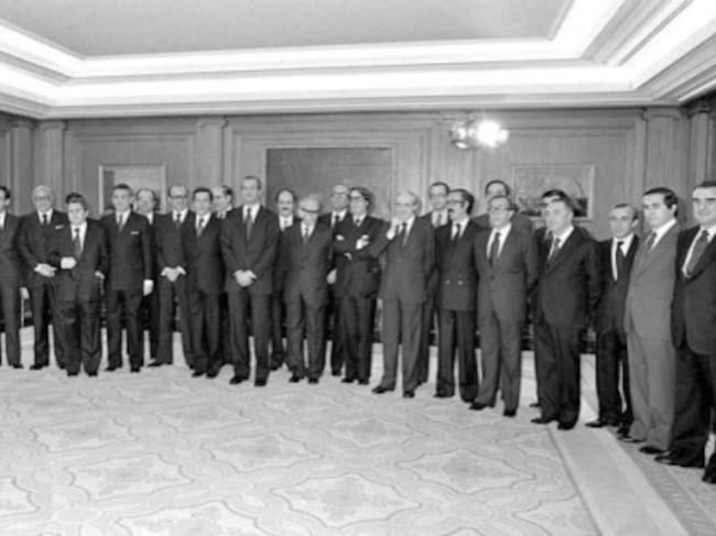 FOTOGALERÍA | Los gobiernos de la democracia, En la imagen, gabinete de abril de 1979 a enero de 1980.