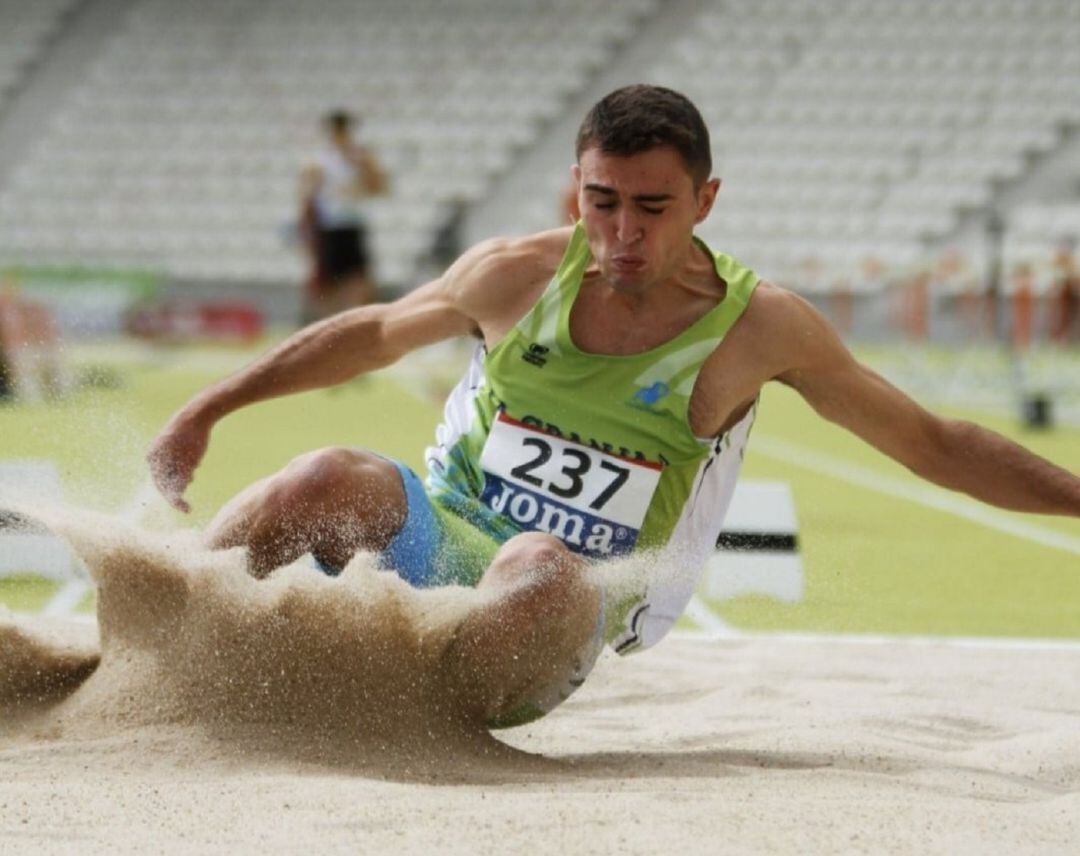 Adrián Calvo finalizó en quinta posición el Campeonato de España de Pista Cubierta (sub-23) en Valencia.