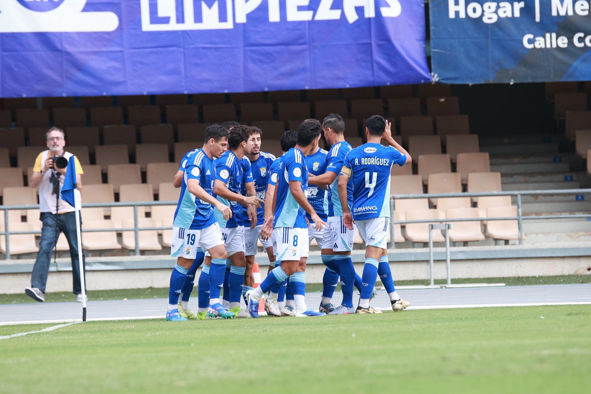 Jugadores del Xerez CD celebran el gol de Mati Castillo en Chapín