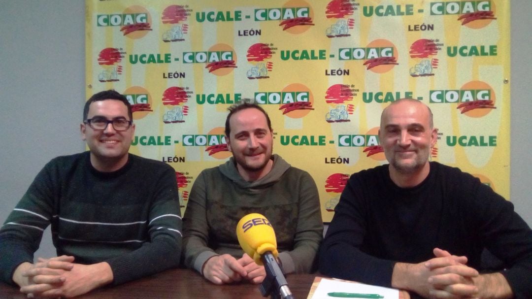 De izquierda a derecha: Pablo Iglesias (Asociación Berciana de Apicultores), Jesús Montes (UCALE-COAG) y Urbano González (URZAPA)