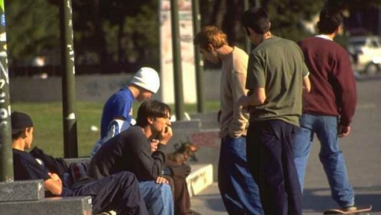 Jóvenes en un parque