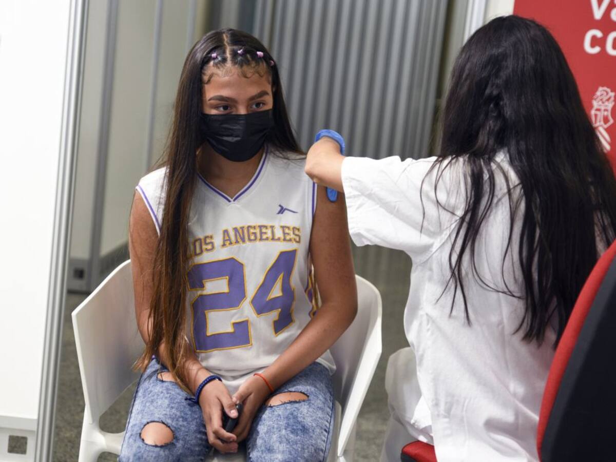 La Comunitat Valenciana reduce de ocho a cuatro semanas el plazo para vacunar a los que han pasado el covid