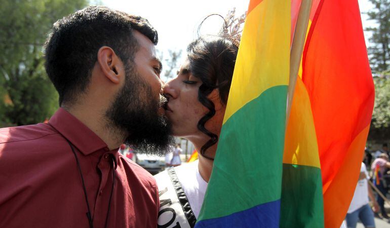 El pleno pide tomar medidas para terminar con la discriminación de las personas transexuales.