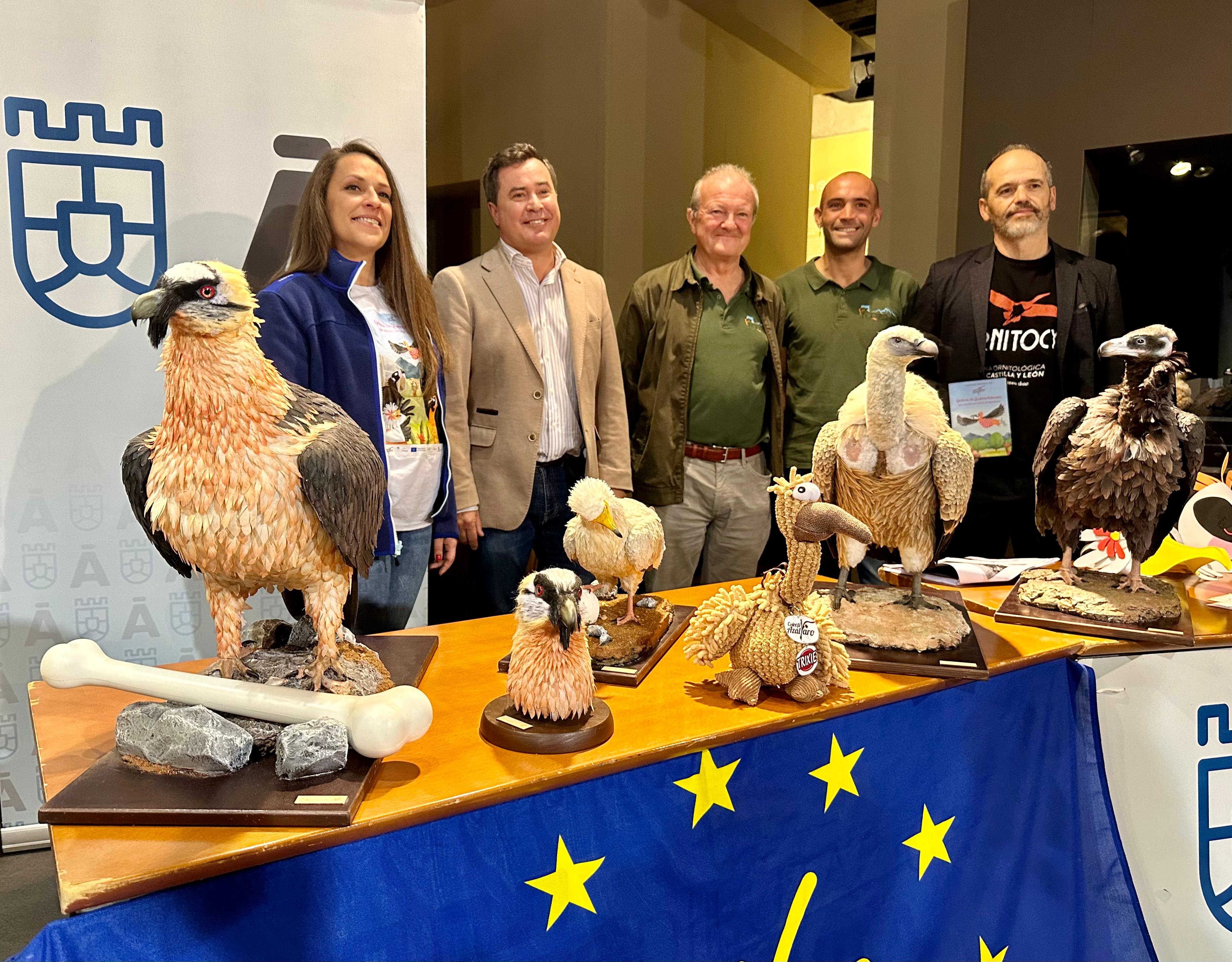 Presentación del proyecto educativo sobre el quebrantahuesos en la Diputación de Ávila