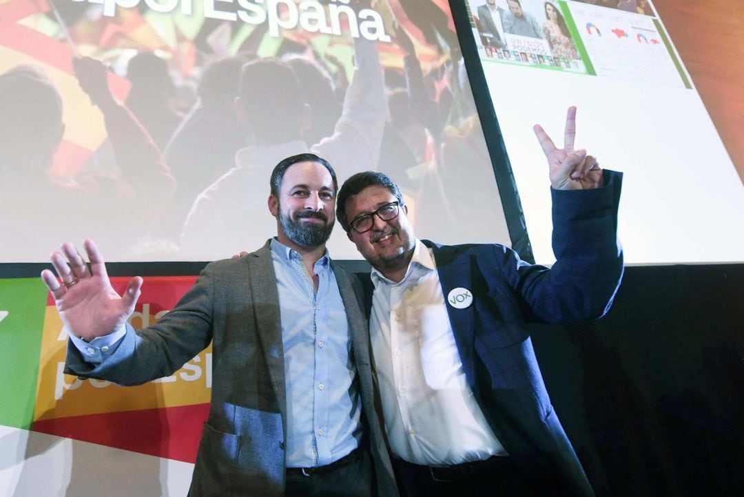 Santiago Abascal y Francisco Serrano, cabeza de Vox en Andalucía, durante un acto en la campaña electoral