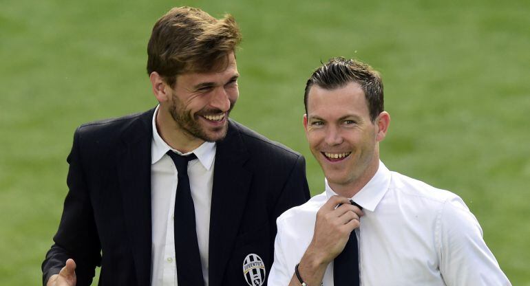 Juventus' Spanish  forward Fernando Llorente (L) and Juventus' Swiss defender Stephan Lichtsteiner smile on the field at Santiago Bernabeu stadium in Madrid on May 12, 2015 on the eve of the UEFA Champions League semi-final second leg football match Real 