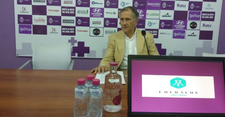 Tomás Membrado, presidente del Real Jaén, segundos antes de comenzar la rueda de prensa.