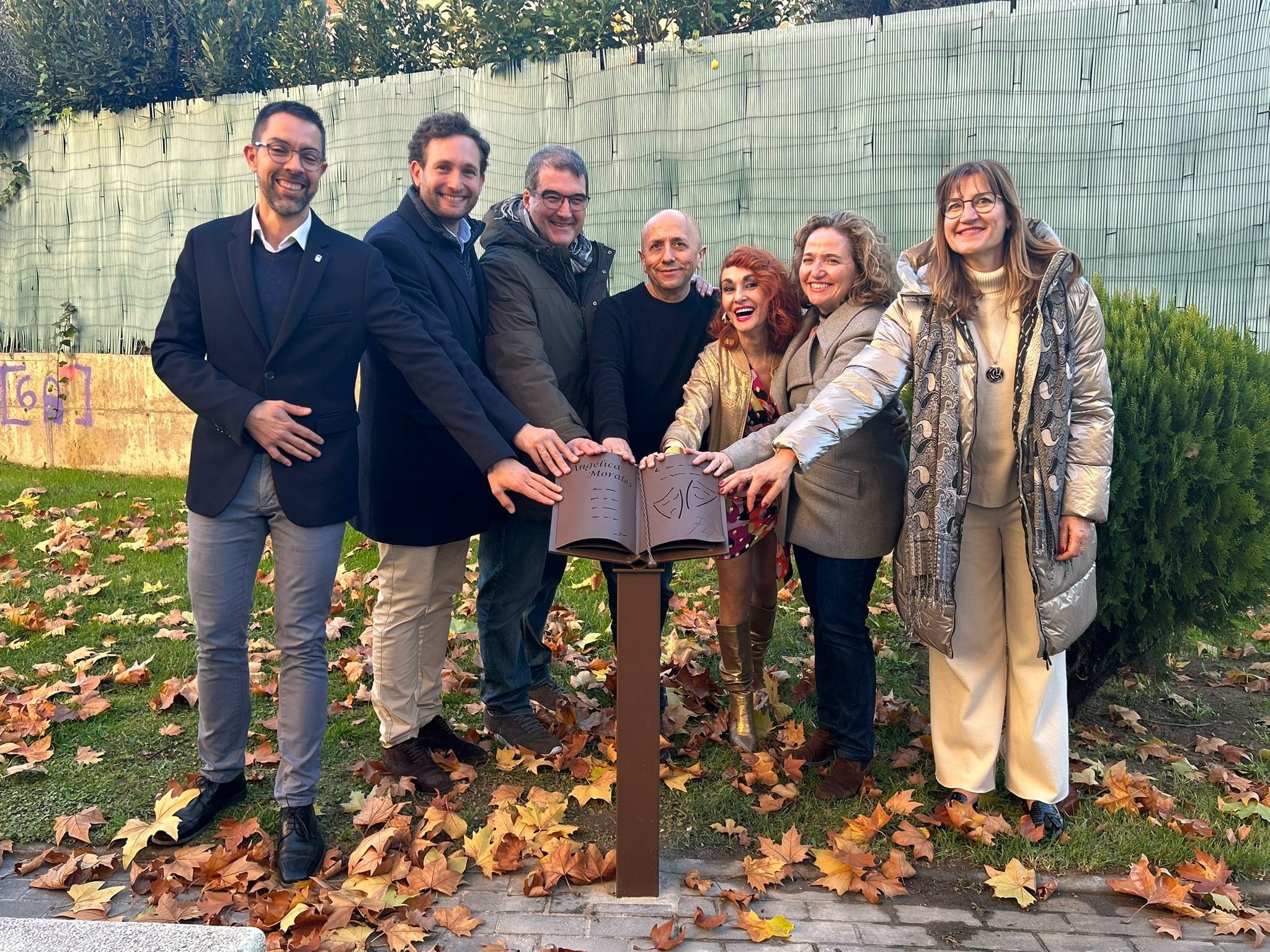 El Paseo de las Letras Aragonesas cuenta desde hoy con los monolitos de Angélica Morales, Luis Alegre, Daniel Viñuales. Foto: Ayuntamiento de Monzón