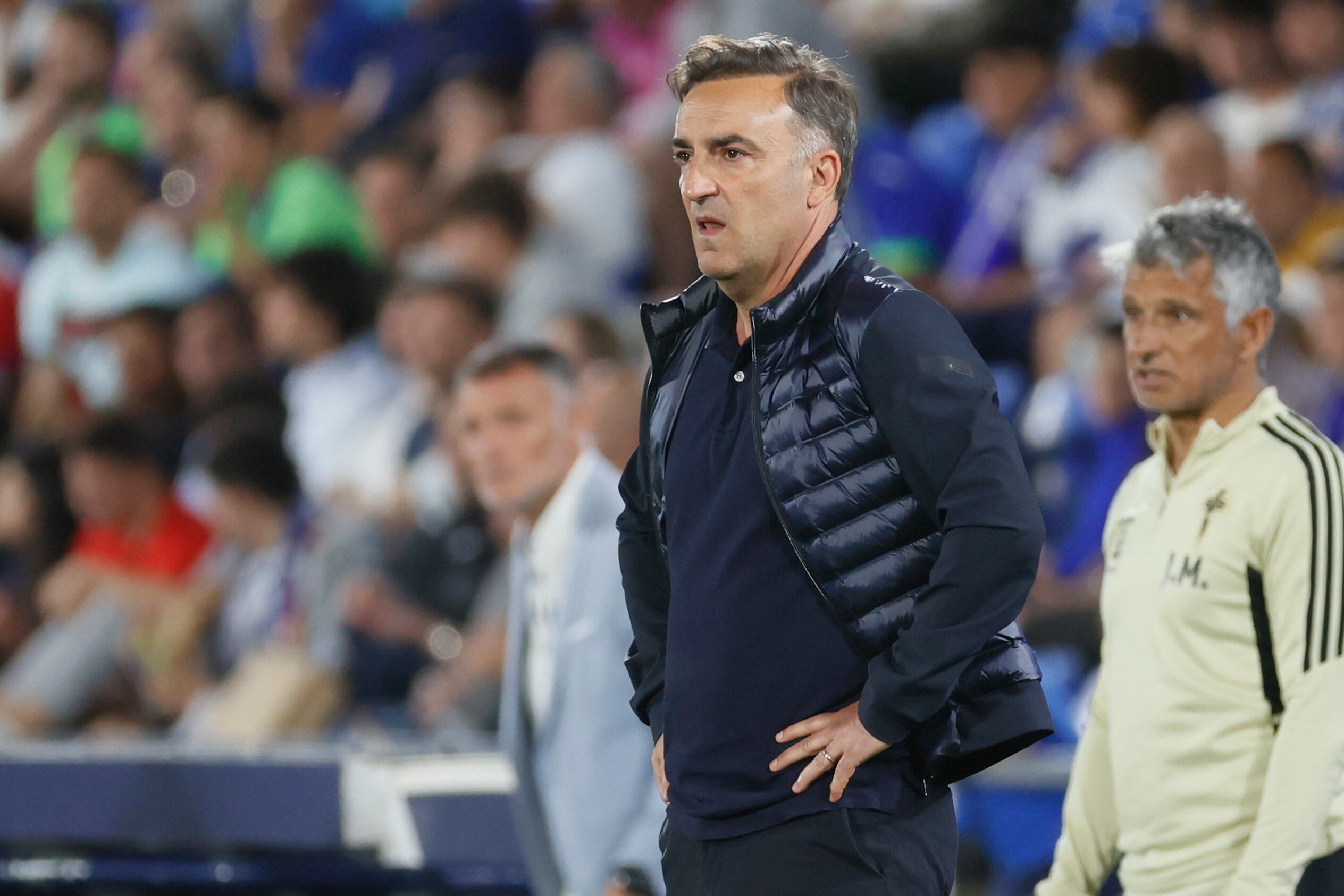 GETAFE, 03/05/2023.- El entrenador del Celta, Carlos Carvalhal, durante el encuentro correspondiente a la jornada 33 de Liga en Primera División que Getafe CF y Celta de Vigo disputan hoy miércoles en el Coliseum Alfonso Pérez, en Getafe. EFE/ Mariscal.
