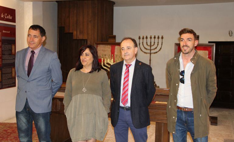 De Izquierda a derecha, el director de la Cátedra España Israel, Ignacio Sanz, la concejal de Turismo Nuria Fernández, el teniente de alcalde Javier Hernánz, y el técnico de Turismo Jorge Herrera.