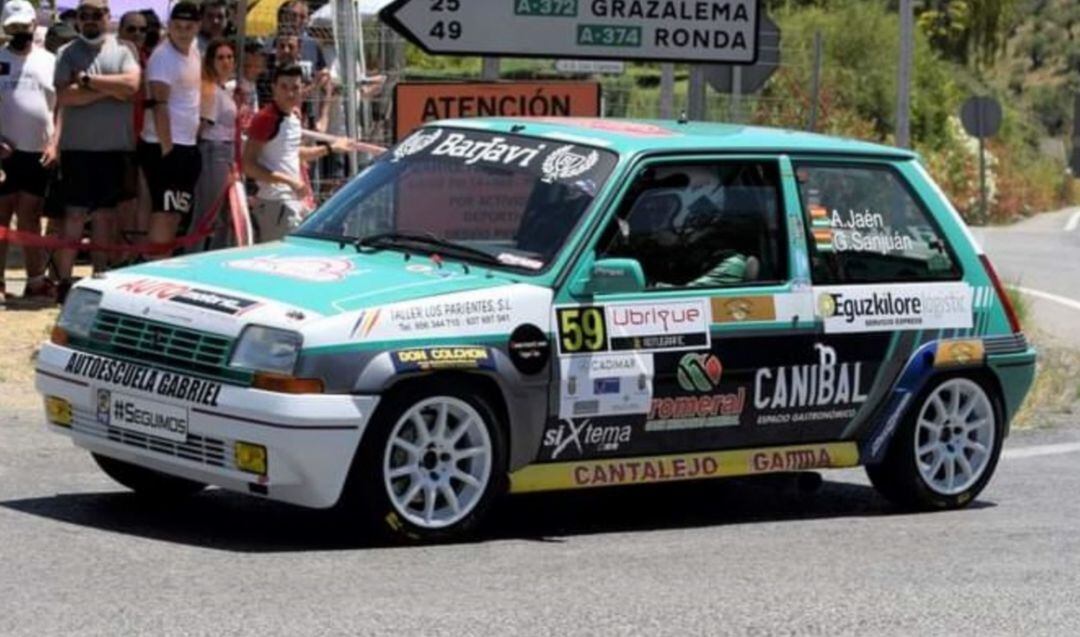 Amador Jaén pilotando su R-5 con el que participará en la Subida a Algar