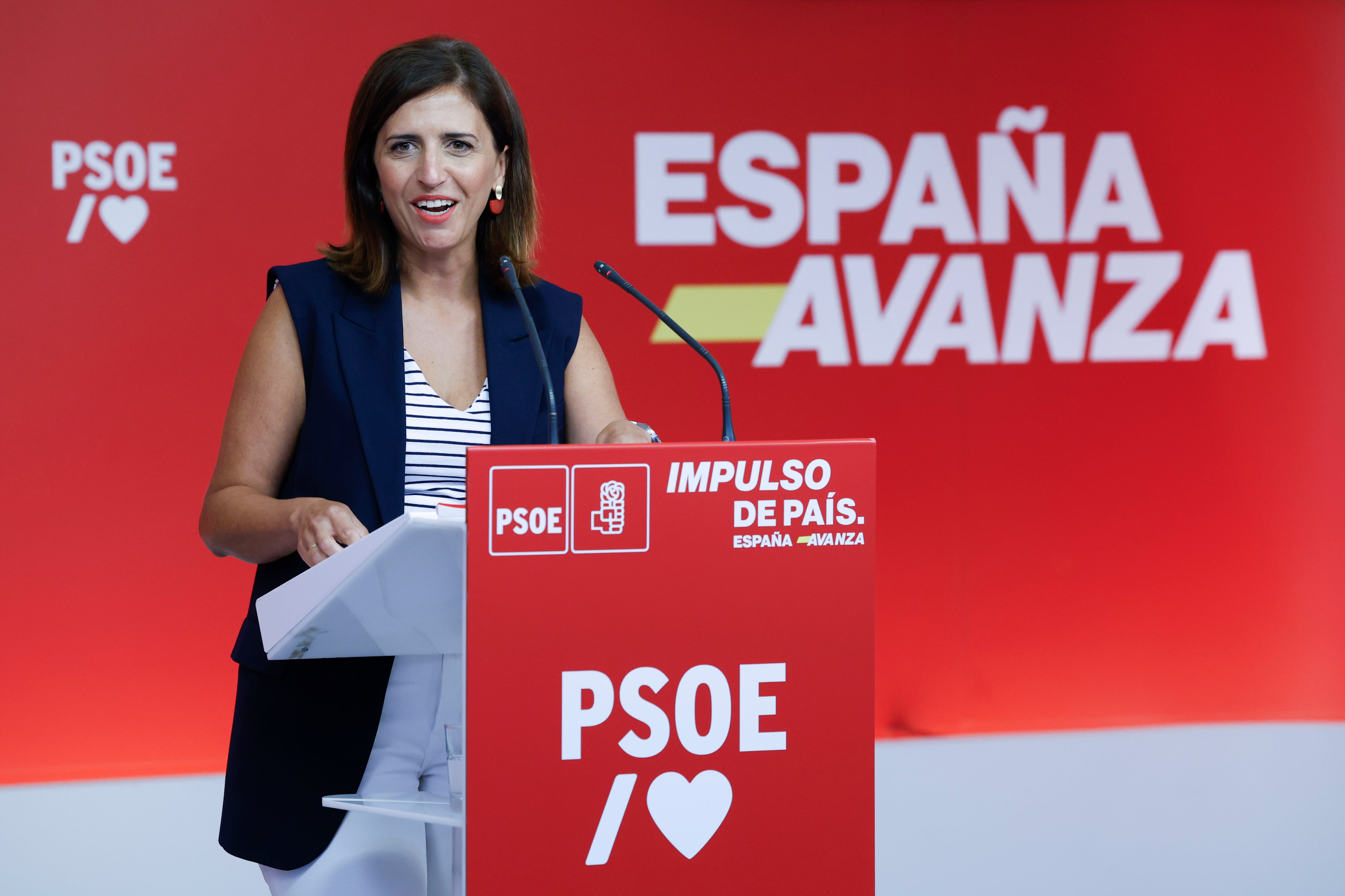 La portavoz del PSOE, Esther Peña, este lunes durante la rueda de prensa tras la reunión de la Comisión Ejecutiva Federal de PSOE.- EFE/ J.J. Guillén