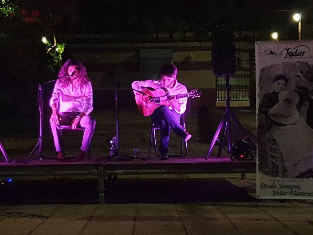 Momento del recital de ISrael Fernández en Jódar