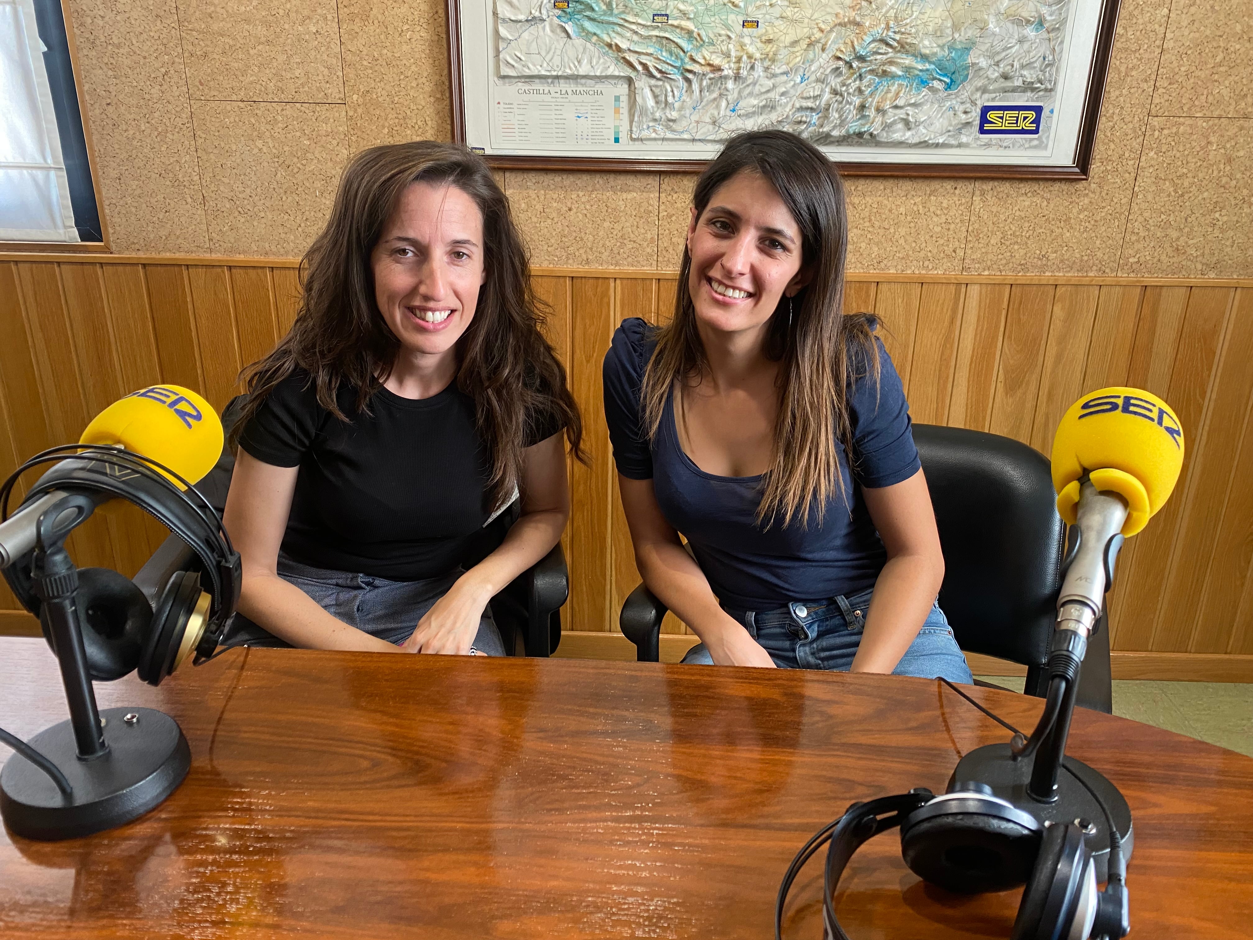 Beatriz Hernández y Paula García Notario en el estudio de SER Cuenca.