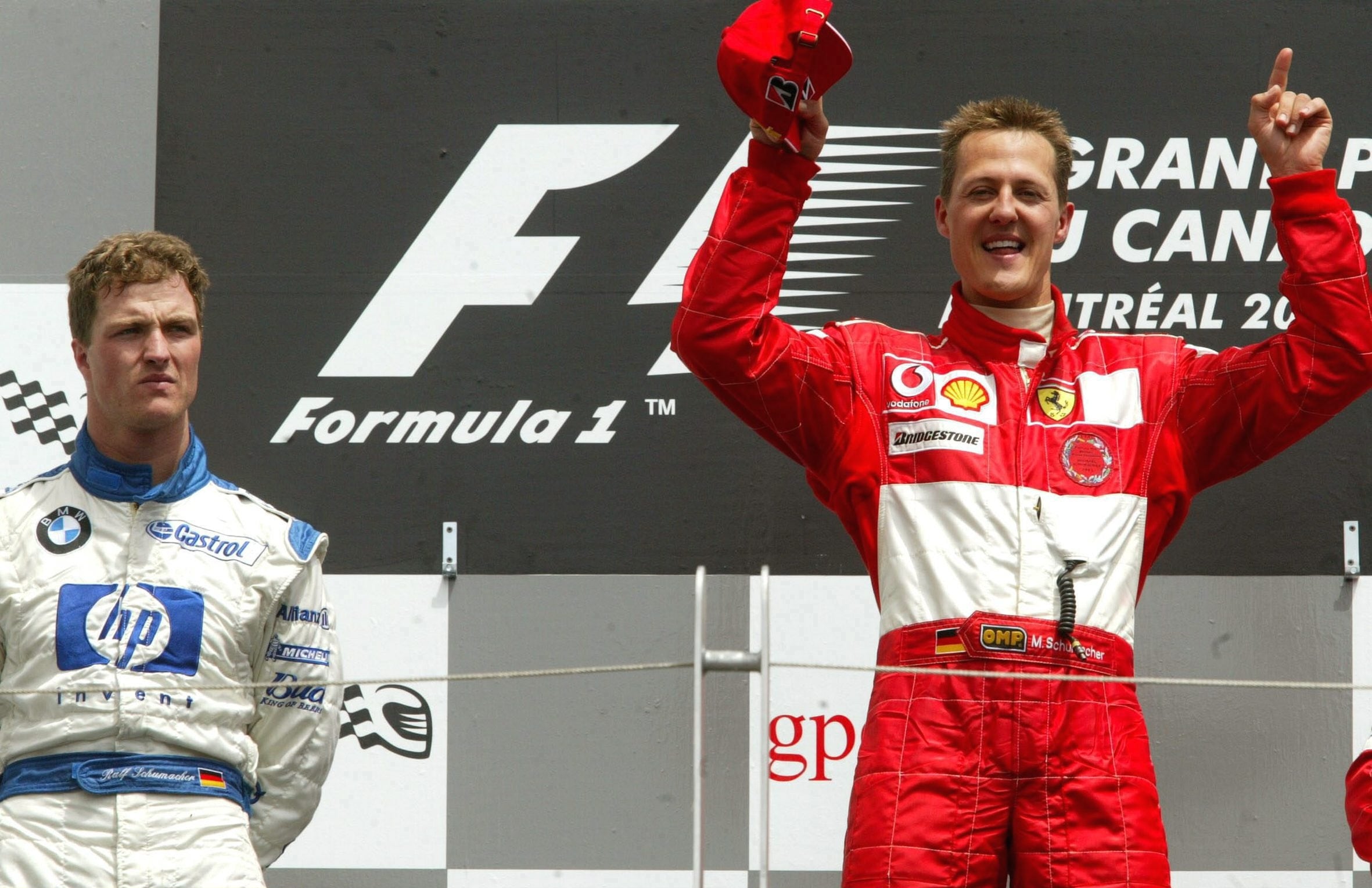 Ralf y Michael Schumacher suben al podio del GP de Canadá de 2004